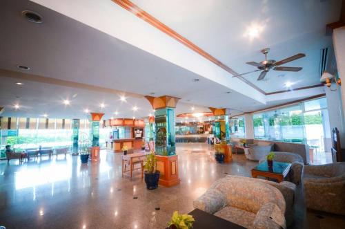 Lobby, Viangtak Riverside Hotel in Muang Tak