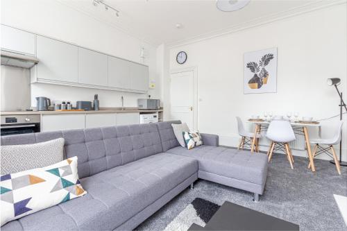 Cheltenham City Centre - 1 Bedroom Apartment - image 2
