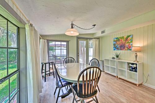Cozy Bradenton Cottage with Grill - 6 Miles to Beach, Bradenton