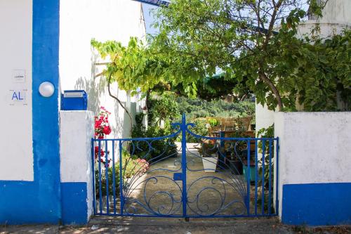  Lameira Da Longra - Bohemian Artistic House in Tomar