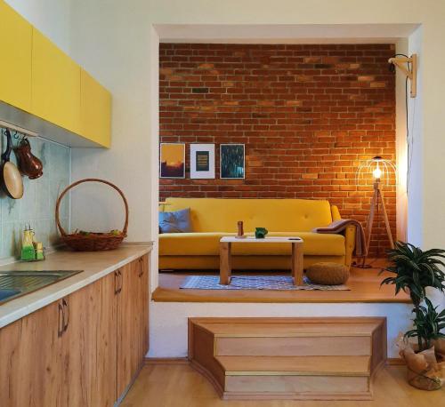 Apartment with Mountain View