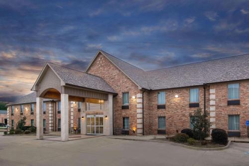 Days Inn & Suites by Wyndham Florence/Jackson Area