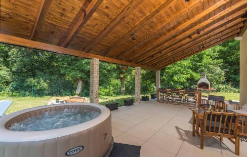 Holiday House Nono with Whirlpool
