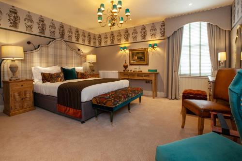 The Fox and Hounds Country Inn - image 3