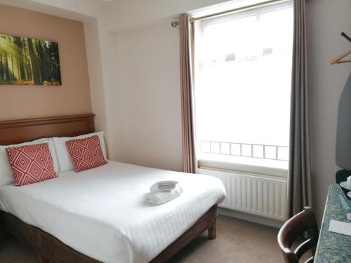 Thirteen On The Green - Eyre Square