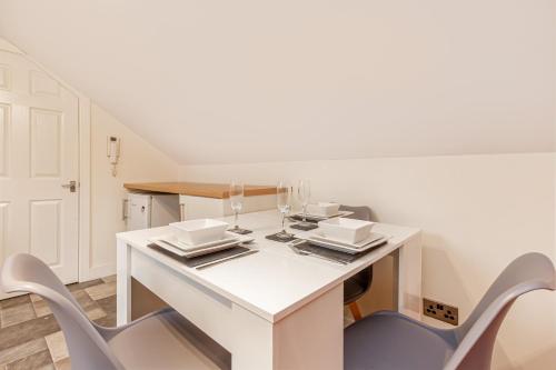 Carriage Court - 1 Bedroom City Centre Apartment - main image