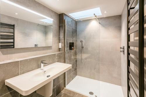 The Lodge @ Carus Green - image 11
