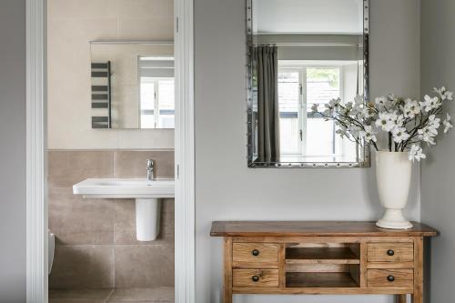 The Lodge @ Carus Green - image 3