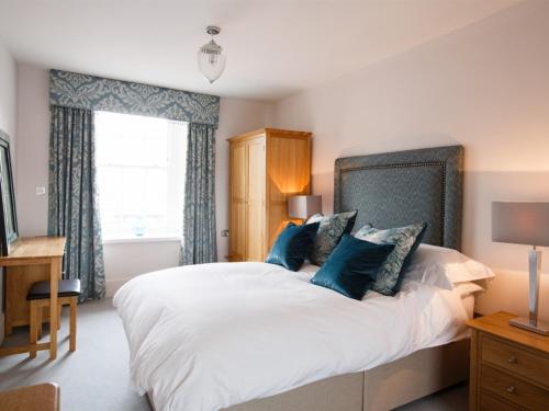 Cardigan Castle Room Type - Double Room with Private Bathroom