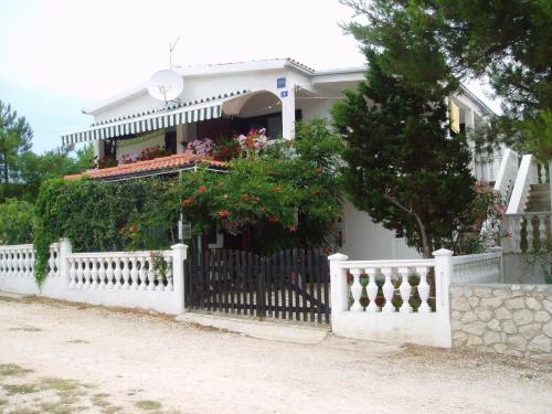  Apartments Štefani, Pension in Vir