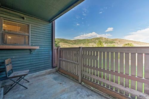 Altan/terrasse, Park City Condo with View - Walk to Shops and Dining in Kimball Junction