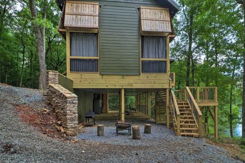 Rustic-Chic Riverfront Home with Dock, Deck and Canoes in Tallassee, USA