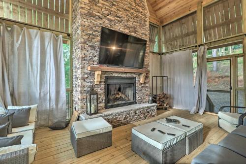 Rustic-Chic Riverfront Home with Dock, Deck and Canoes in Tallassee, USA