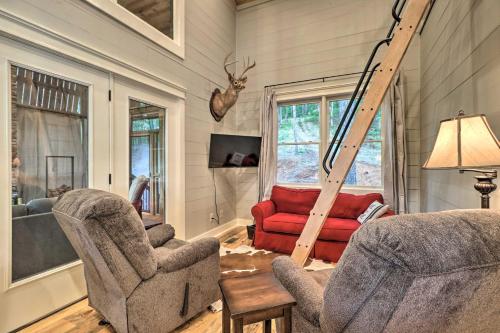 Rustic-Chic Riverfront Home with Dock, Deck and Canoes in Tallassee, USA