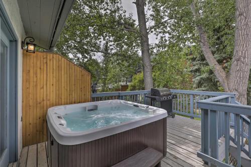 Modern Mountain Escape on Golf Course with Hot Tub! - image 26