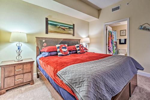 Beachfront Condo with Balcony Less Than 2Mi to Gulf World - image 3