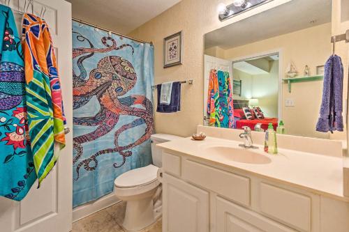 Beachfront Condo with Balcony Less Than 2Mi to Gulf World - image 4