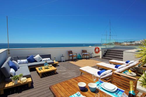 Casa da Bandeira -Perfect Location-Beach front- Rooftop Pool by DreamvillasAlbufeira 2
