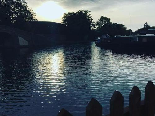 The WatersEdge Canal Cottages - main image