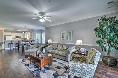 Luxe Resort Condo with Pool Access Golfers Paradise