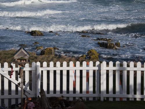 Door to the Shore - Seafront Cottages