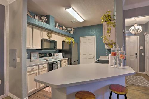Aurora Condo with Patio Mins to Breweries and Parks - image 7