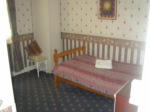 A MAIDEN REST - image 11