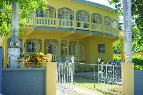 Unity Villa Near Montego Bay and Beaches free WiFi 2bedrooms