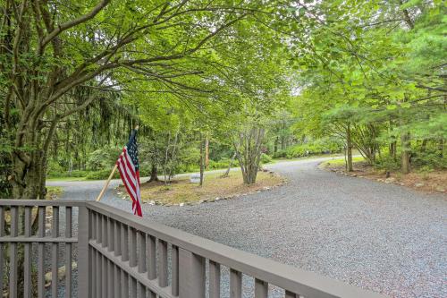 Serene Emerald Lakes Escape with Deck and Large Yard!