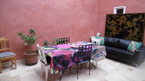 Garden Apartment & Gite Sleeps 6, 1King, 1Double, 2Singles, AC, Kitchen, Fresh