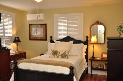 Trowell Historic Inn - image 2