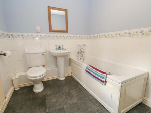 Anvil Cottage Near Sawrey Nr Langdale - main image