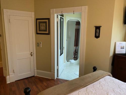 Trowell Historic Inn – Jesup, GA