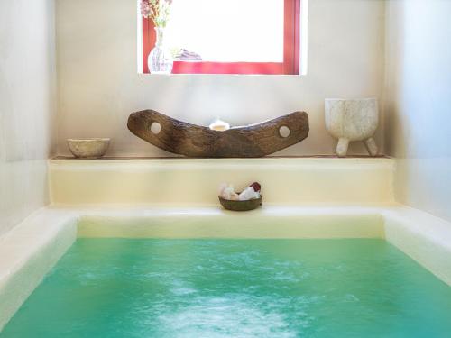 جاكوزي, أبيليس كانافا لوكشري سويتس (Abelis Canava Luxury Suites) in ميساريا