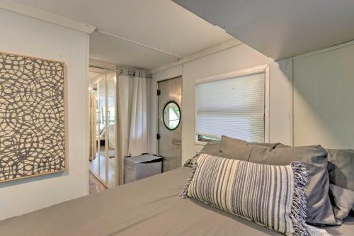 Converted Trailer w/ Furnished Deck in Marshall! in 馬里昂 (NC)