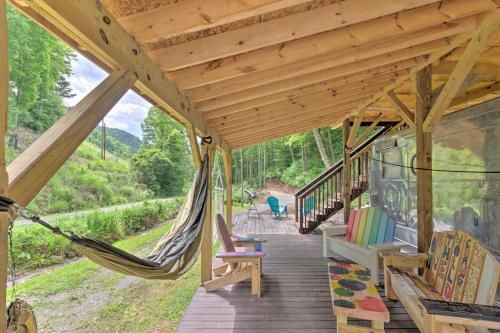 Converted Trailer w/ Furnished Deck in Marshall! in 馬里昂 (NC)