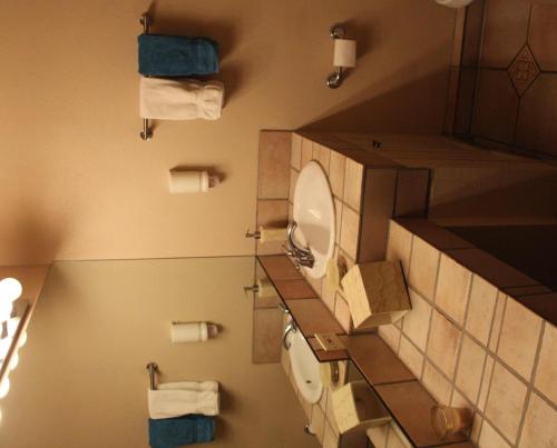 Mon Ami Bed and Breakfast - image 2