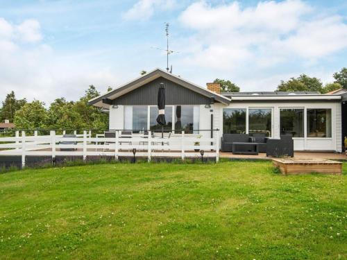 Four-Bedroom Holiday home in Allingåbro 3 - main image