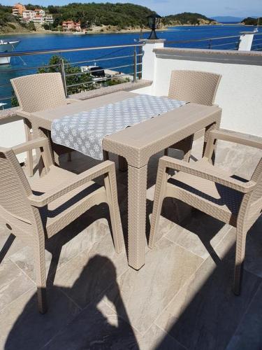 Apartments and rooms by the sea Supetarska Draga - Donja, Rab - 18434