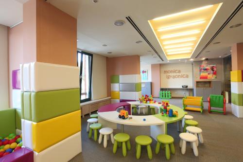 Gyermekklub, Mona Plaza Zlatibor in Jezero