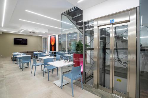 Sundeck Hotel - image 9