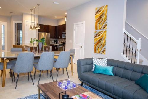 4 BR 4 BA Perfect Villa 5 min from Disneyworld 1804ft² BBQ & Patio - image 4