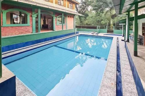 Swimming pool, Pesona Wisata Alam Ciparay Endah Mitra RedDoorz in Mount Salak