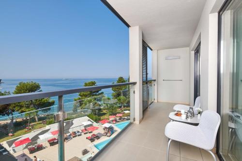 Suite with Balcony and Sea View