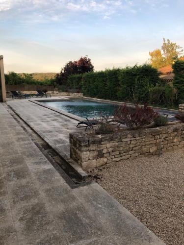 Villa dans le LUBERON à 2 km de LOURMARIN