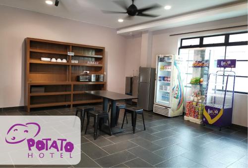 Potato Hotel in Simpang