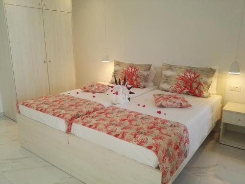 2 twin beds