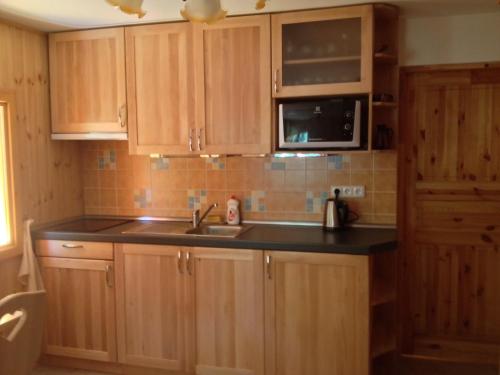 Kitchen, Chata Hokejka in Vilemov