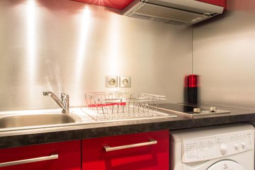 One-Bedroom Apartment image 9