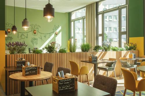 Restaurant, Holiday Inn – the niu, Dwarf Berlin Schoneberg by IHG in Schöneberg